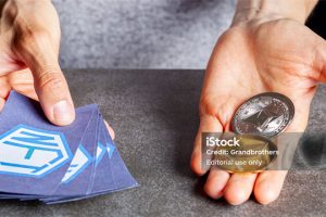 为什么比特币和以太坊的价格总是同步变化？