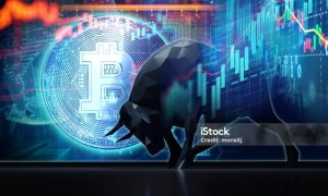 比特币第四次减半一年后深度复盘:矿工收入结构剧变、算力再创新高与2026年行业生存指南